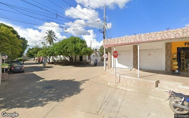 Vista de calle: Casa en La Concepción