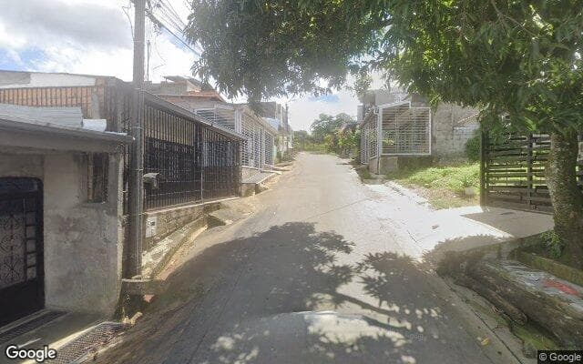 Vista de calle: Casa en Villa Natalia