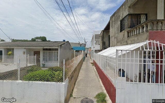 Vista de calle: Casa en Los Almendros