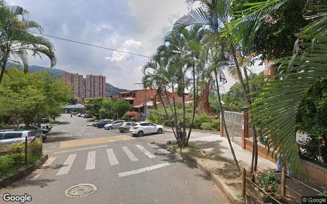 Vista de calle: Casa en Bello
