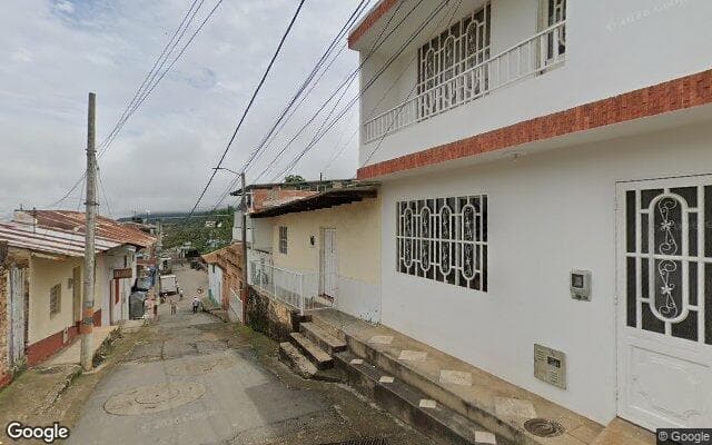 Vista de calle: Inmueble en Pandi